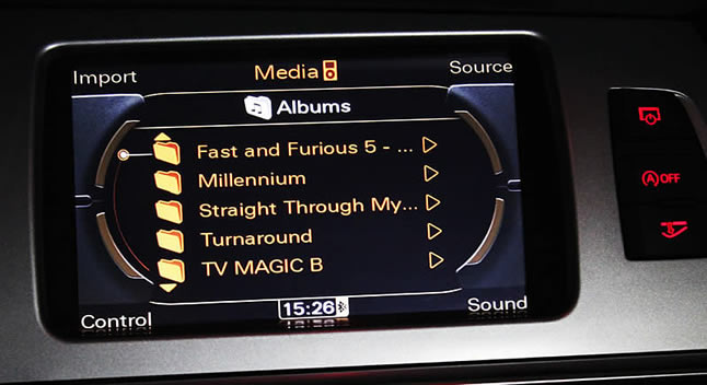 Voorbeeld autoradio scherm met WMA-1000 Bluetooth Apple-interface.